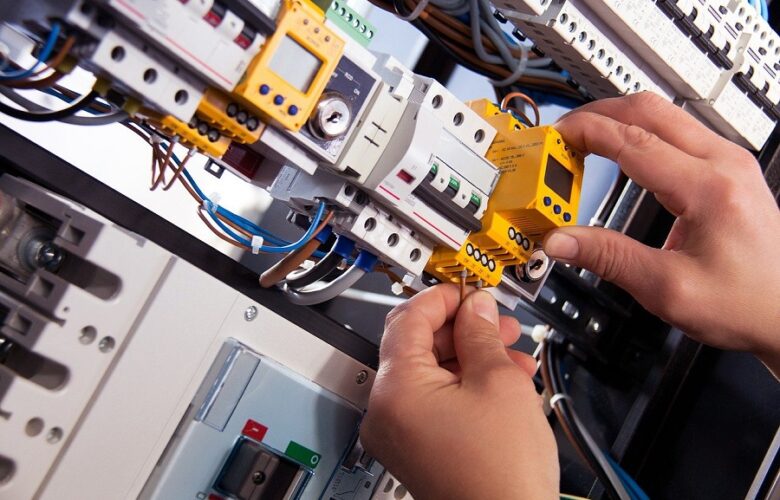 Elektryczność w domach i jej użytkowanie na co dzień.